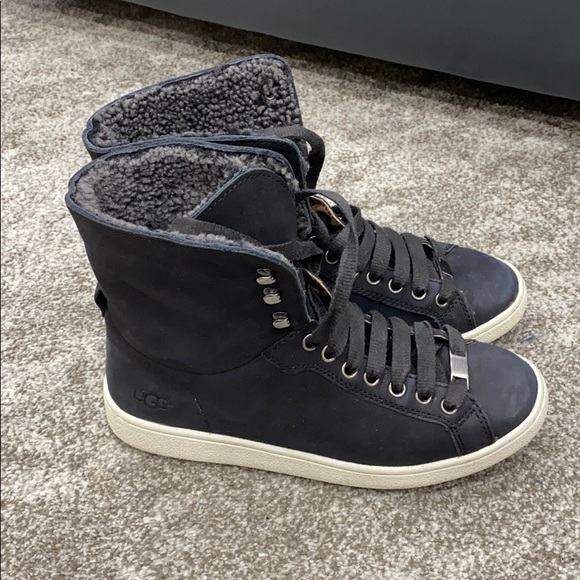 Ugg shoes - Picture 4 of 5
